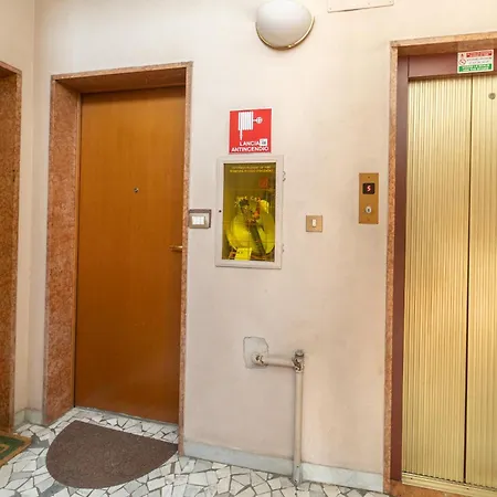 Front Metro Lucania Apartament *