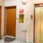 Front Metro Lucania Appartamento *