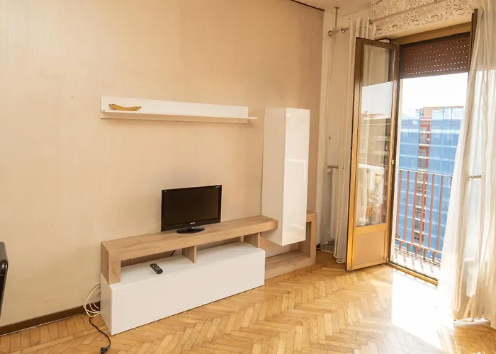 Front Metro Lucania Apartment