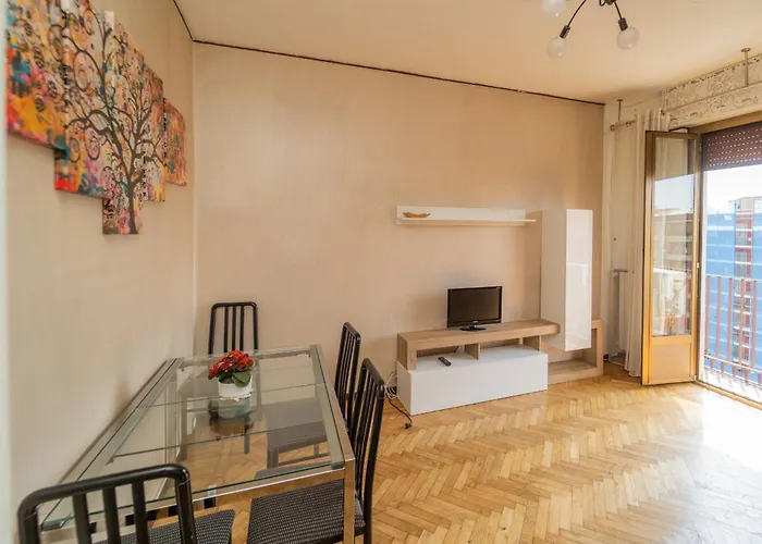 Apartment Front Metro Lucania Mailand