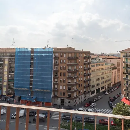 Apartment Front Metro Lucania