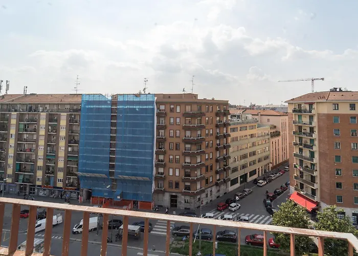Apartment Front Metro Lucania