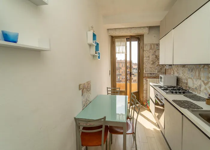 Apartment Front Metro Lucania Mailand