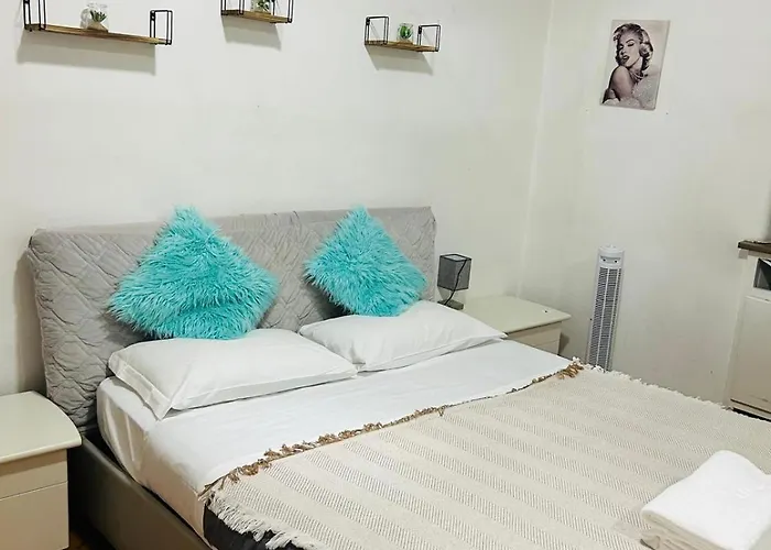 Apartment Front Metro Lucania Mailand